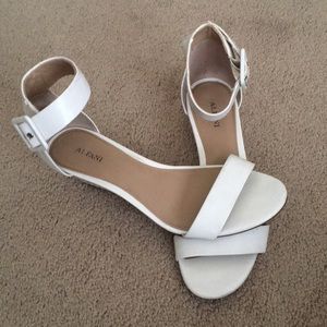 Alfani white wedges